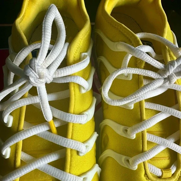 Nike Air VaporMax Plus in Vibrant Yellow and White - Picture 10 of 11